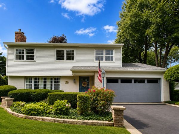 104 N Northampton Drive, Geneva, IL 60134