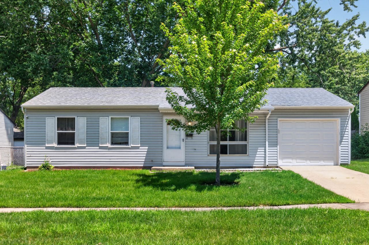 103 Willow Road , Streamwood, IL 60107