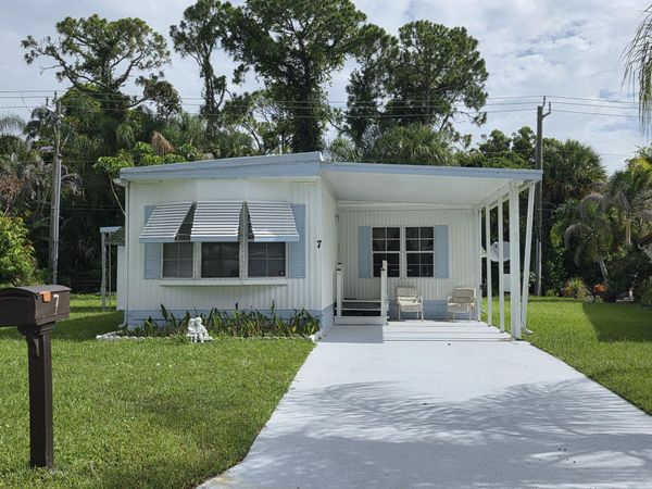 7 Quintana Roo Lane, Port St. Lucie, FL 34952