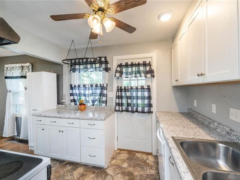 1912 N Sunny Ridge Road, Butler Township, OH 45414 Photo 12