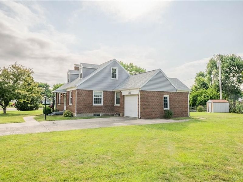 1912 N Sunny Ridge Road, Butler Township, OH 45414 Photo 3