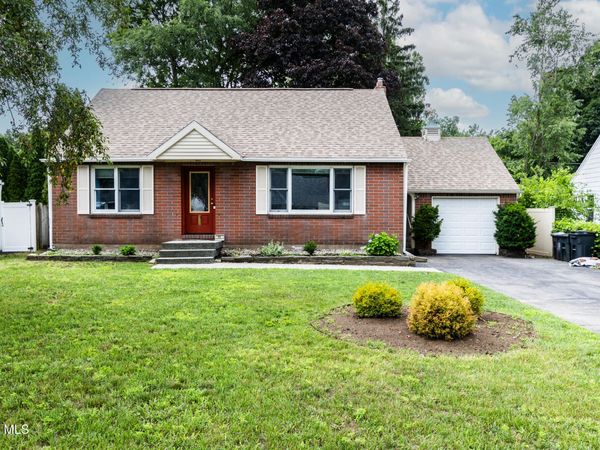 11 Forest Drive, Colonie, NY 12205
