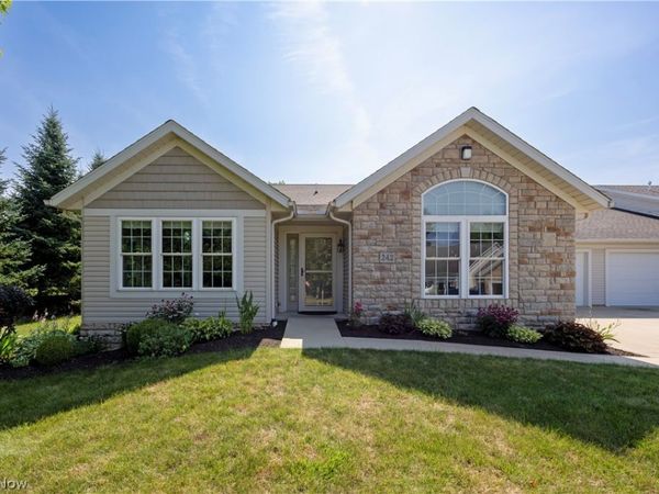 242 Woodbury Circle , Kidron, OH 44618