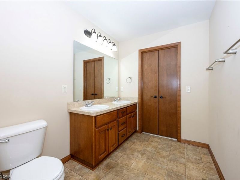 242 Woodbury Circle, Kidron, OH 44618 Photo 13