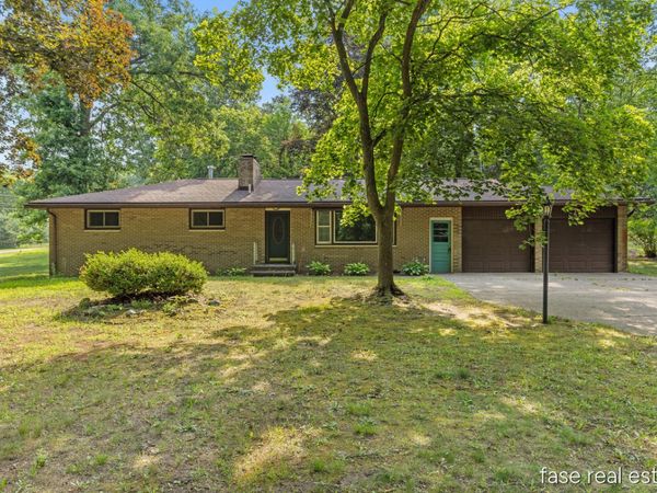 7676 Courtland Drive NE, Rockford, MI 49341