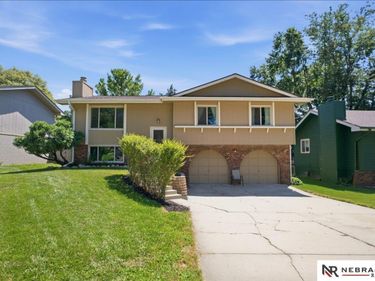 15111 Davenport Circle, Omaha, NE 68154