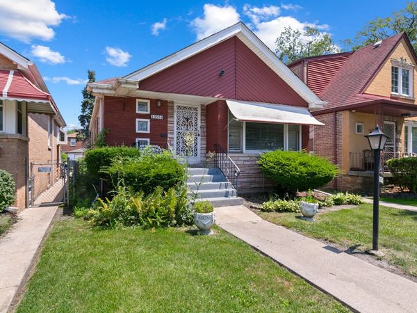 10553 S Calumet Avenue, Chicago, IL 60628