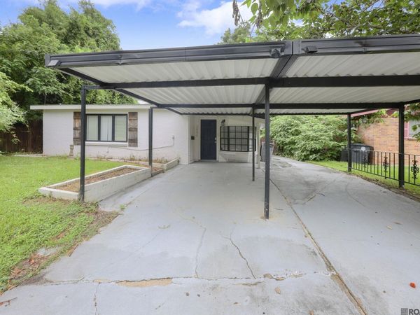 3845 Plum Broque Dr, Baton Rouge, LA 70808