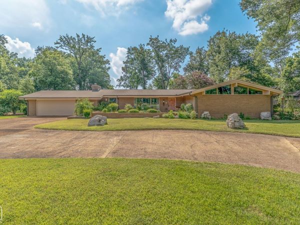 12 Meadowbrook Lane, West Memphis, AR 72301