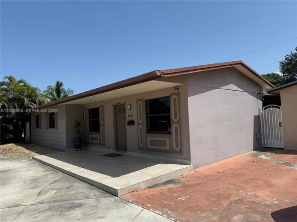 8240 NW 181st St , Unit 1, Hialeah, FL 33015