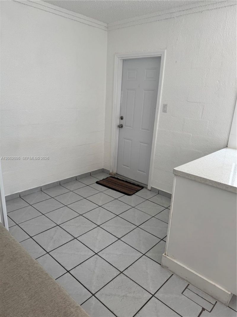 8240 NW 181st St, Unit 1, Hialeah, FL 33015 Photo