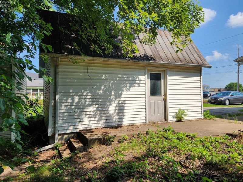 281 Spring Street, Clyde, OH 43410 Photo 8