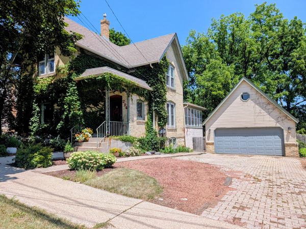 224 Amanda St, Burlington, WI 53105