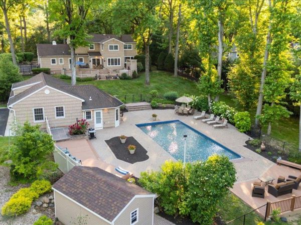 96 Plainview Road , Woodbury, NY 11797