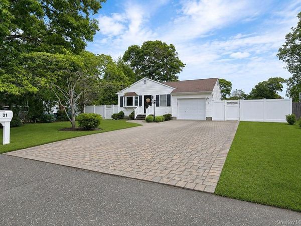 31 Westwood Drive , Shirley, NY 11967