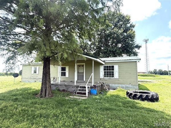 2700 E 7th , Caruthersville, MO 63830