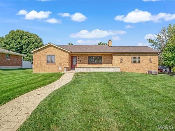 719 Waterloo Drive, Waterloo, IL 62298