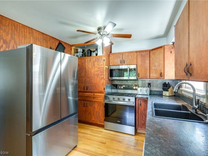 300 N Seneca Street , Rittman, OH 44270 Photo 13