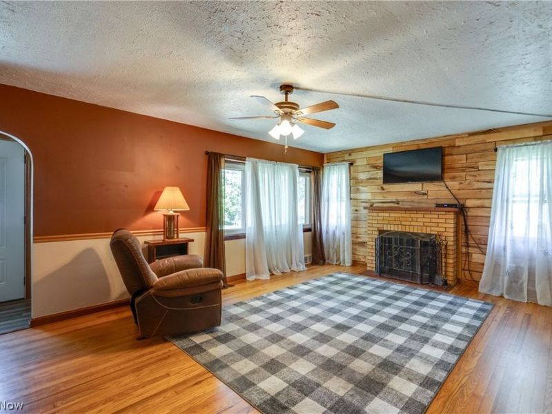300 N Seneca Street , Rittman, OH 44270 Photo 6