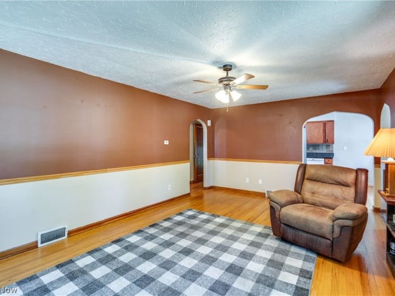 300 N Seneca Street , Rittman, OH 44270 Photo 8