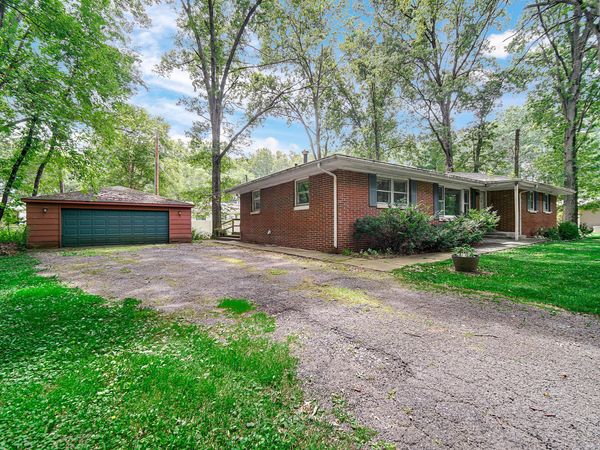 2441 Iowa Street , Chesterton, IN 46304