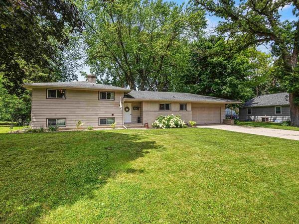 826 FIELDCREST DRIVE, Neenah, WI 54956