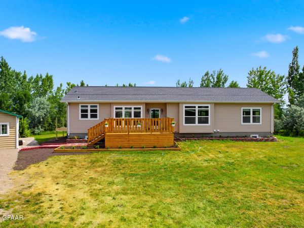 2126 CLEMETSON Street NE, Grand Forks, ND 58203