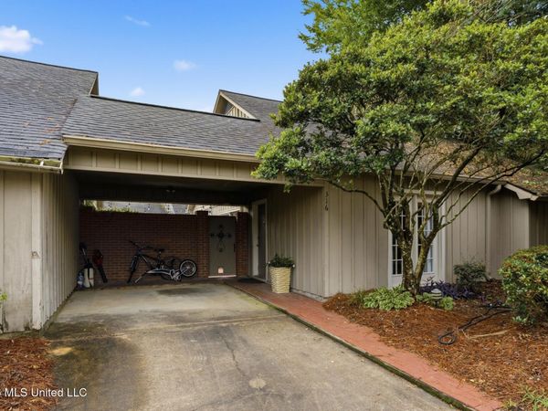 316 River Place, Jackson, MS 39211