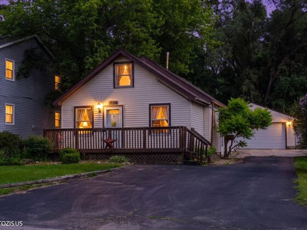 126 W 3rd Avenue, New Lenox, IL 60451