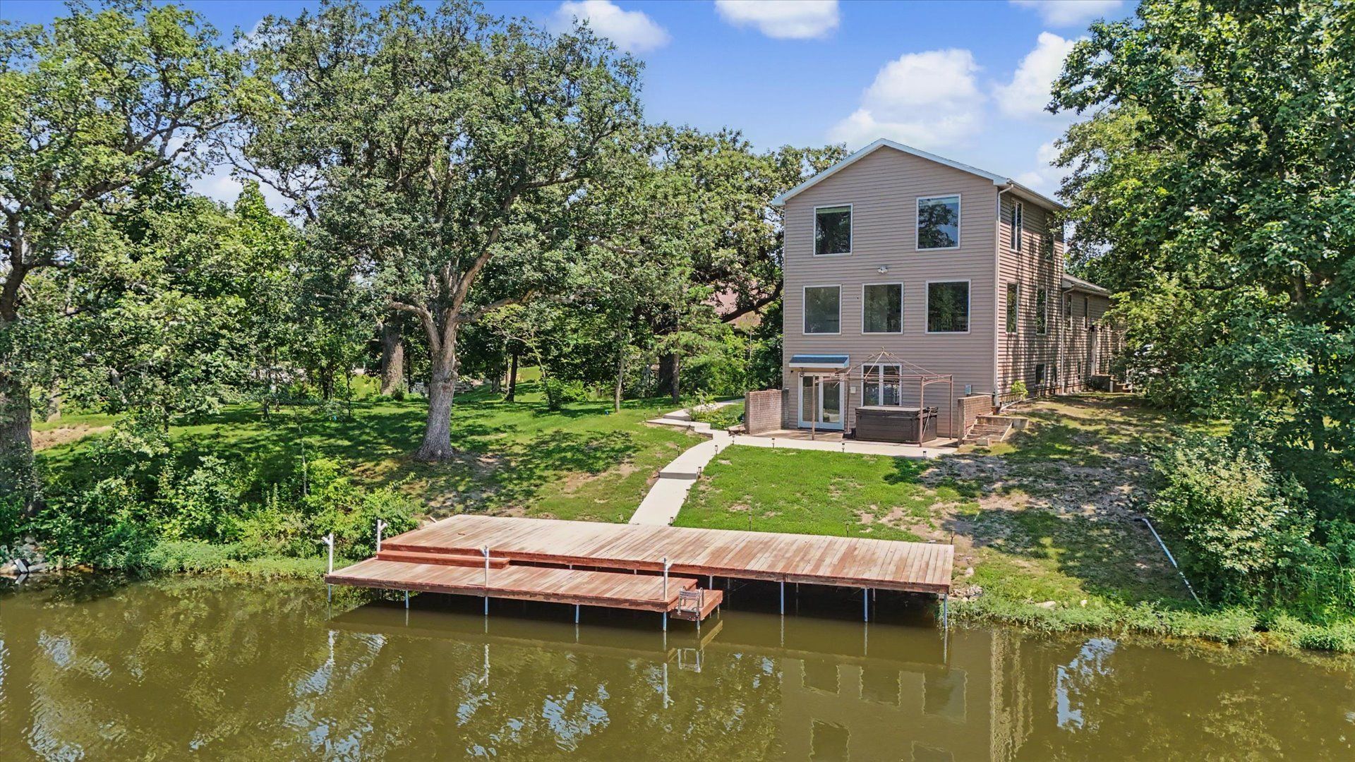 162 Iroquois Trail , Loda, IL 60948