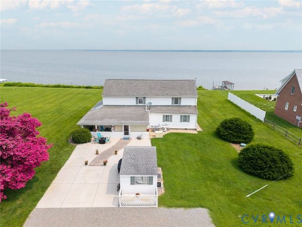 617 Sheepside Road, Dunnsville, VA 22504