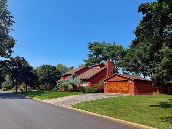 6 Jamor Court, Nesconset, NY 11767
