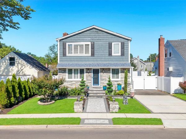 151 Poppy Avenue , Franklin Square, NY 11010