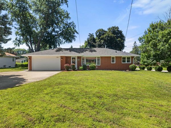 7260 Sunrise Boulevard, Windsor Heights, IA 50324