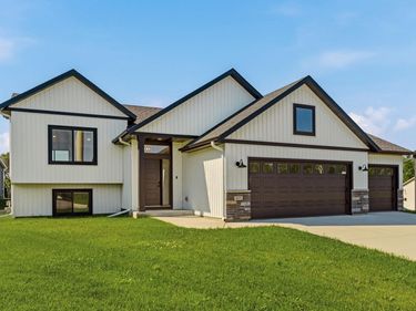 413 10th Street W, Mantorville, MN 55955