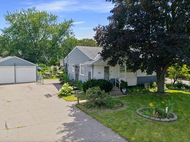 2012 Zircon Lane, Eagan, MN 55122