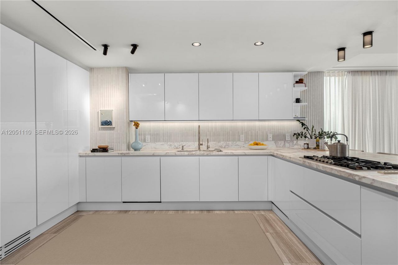 4701 N Meridian Ave , Unit 421, Miami Beach, FL 33140 Photo
