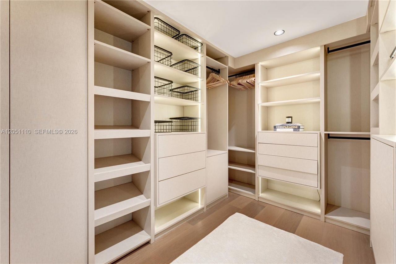 4701 N Meridian Ave , Unit 421, Miami Beach, FL 33140 Photo