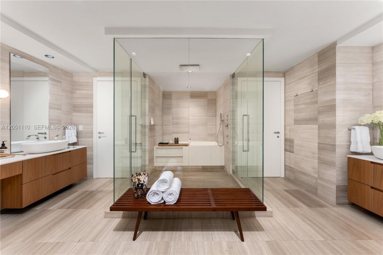 4701 N Meridian Ave , Unit 421, Miami Beach, FL 33140 Photo