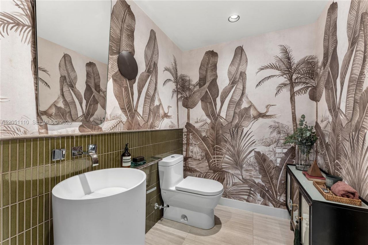 4701 N Meridian Ave , Unit 421, Miami Beach, FL 33140 Photo