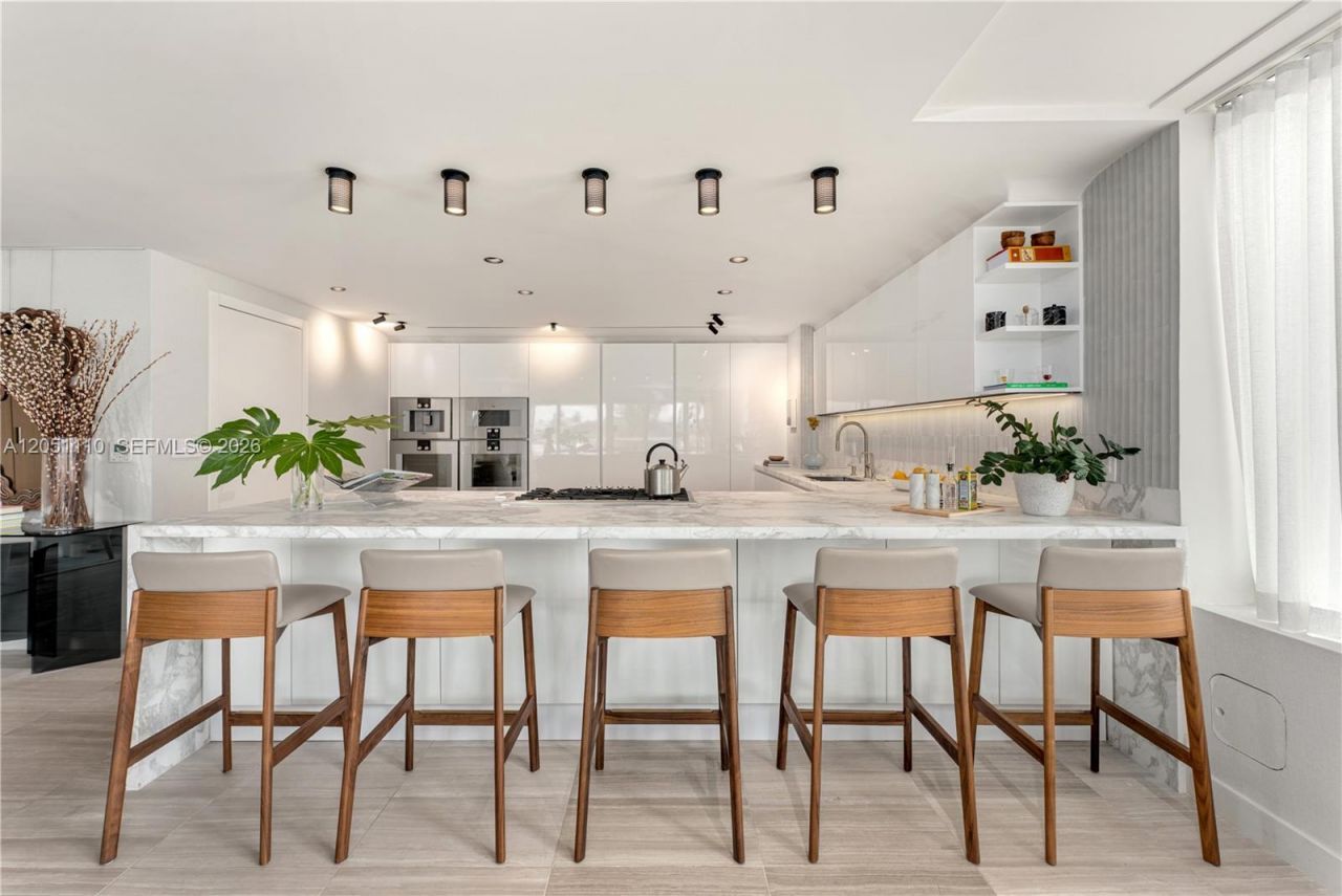 4701 N Meridian Ave , Unit 421, Miami Beach, FL 33140 Photo