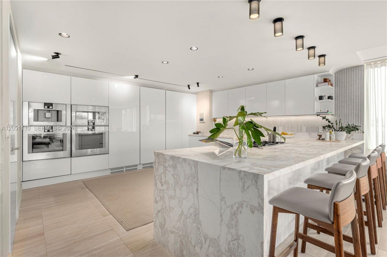 4701 N Meridian Ave , Unit 421, Miami Beach, FL 33140 Photo