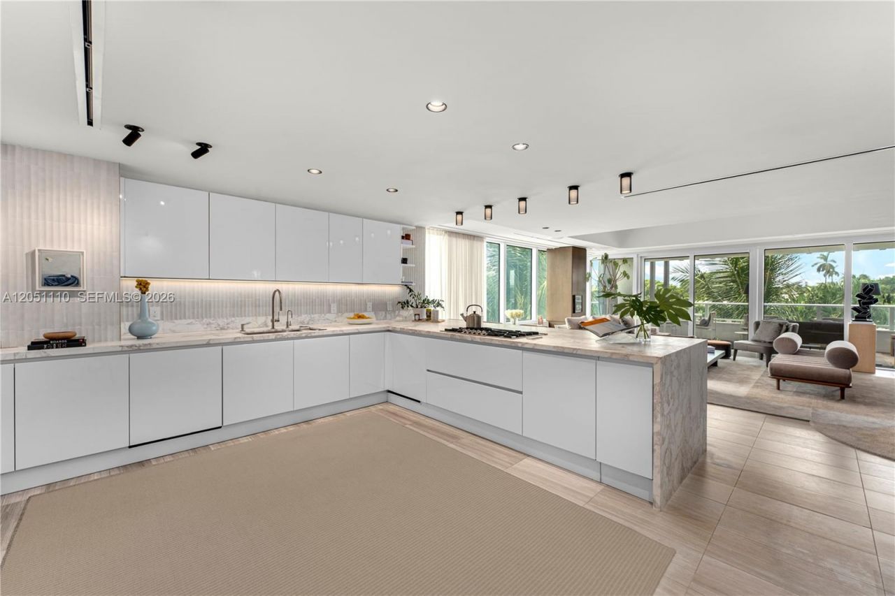 4701 N Meridian Ave , Unit 421, Miami Beach, FL 33140 Photo