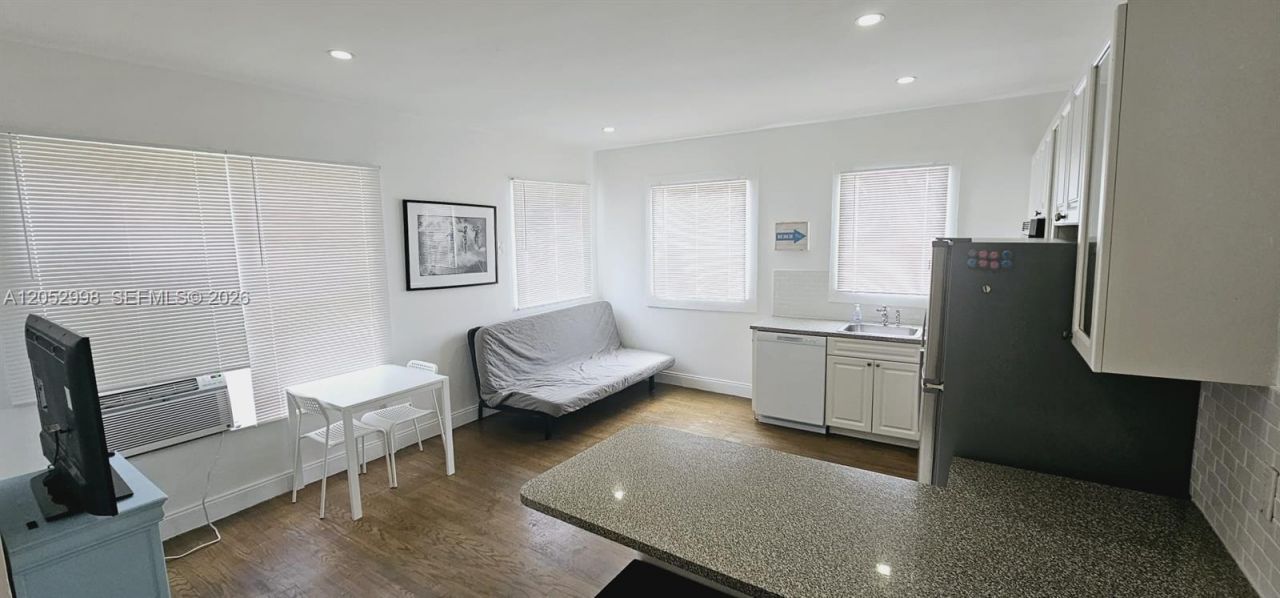842 Meridian Ave, Unit 3D, Miami Beach, FL 33139 Photo