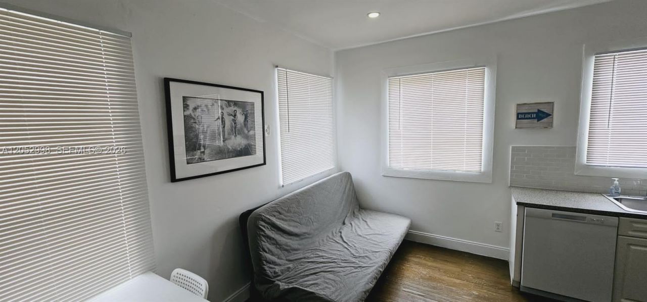842 Meridian Ave, Unit 3D, Miami Beach, FL 33139 Photo