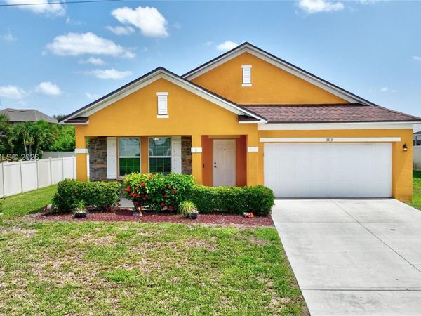 1913 SW 26th Terrace , Cape Coral, FL 33914
