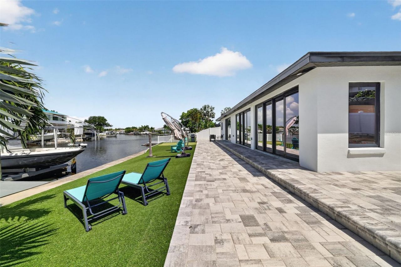 9622 NE Oak Street , Saint Petersburg, FL 33702 Photo