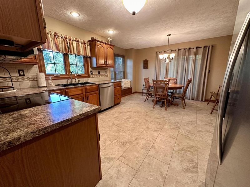 605 Oakwood Drive, Bellefontaine, OH 43311 Photo 11