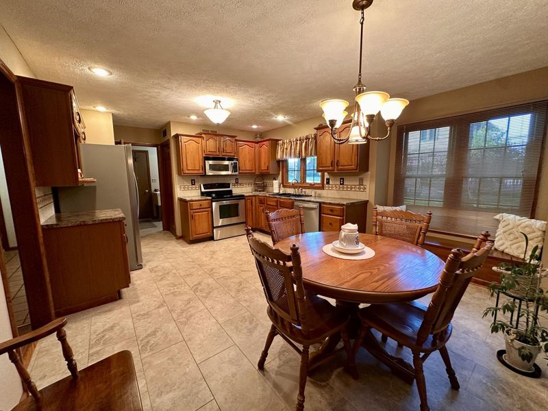 605 Oakwood Drive, Bellefontaine, OH 43311 Photo 12