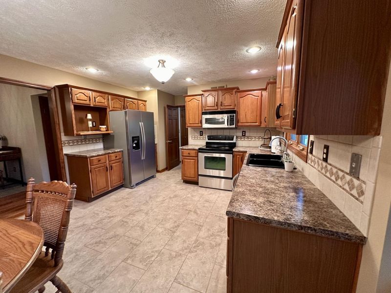 605 Oakwood Drive, Bellefontaine, OH 43311 Photo 14